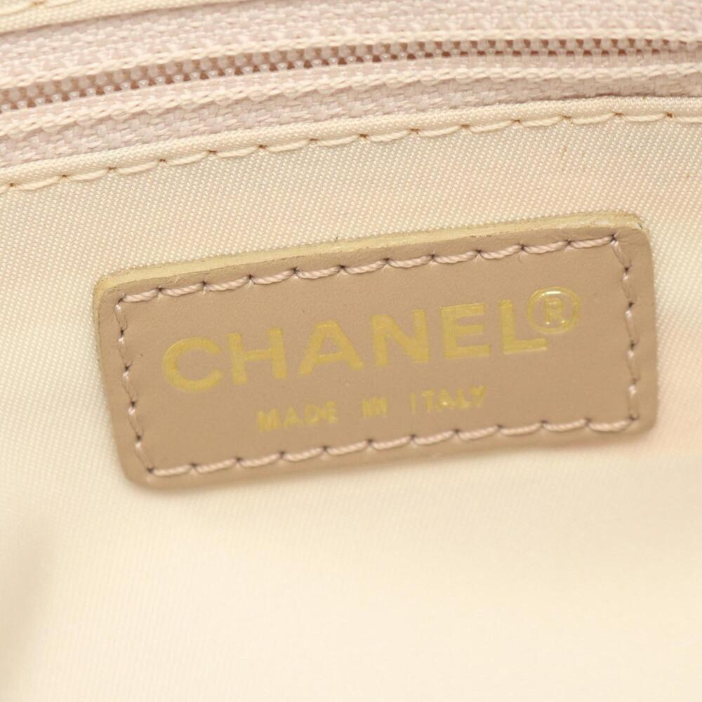 CHANEL Cream Leather Shoulder Bag - Picture 4 of 9
